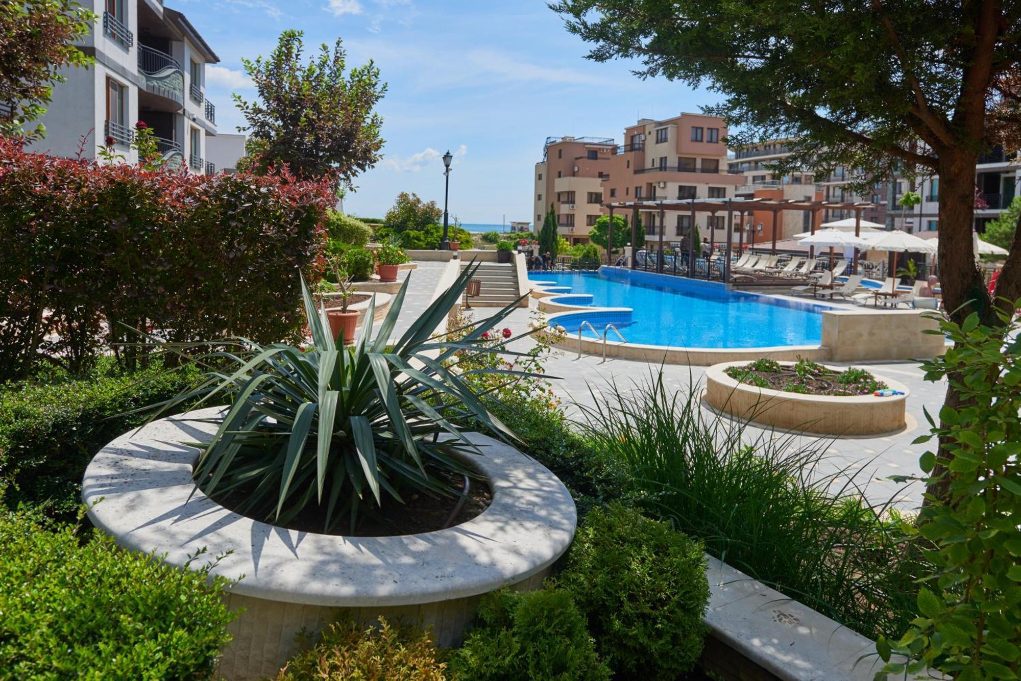 Aparthotel Boutique Rose Gardens Pomorie Exterior foto